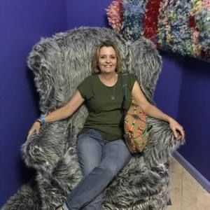 Meet your Posher, Lisa